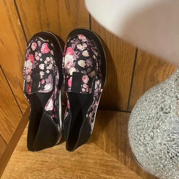 Ariat Casual Floral Flat Shoes - Picture 8 of 12
